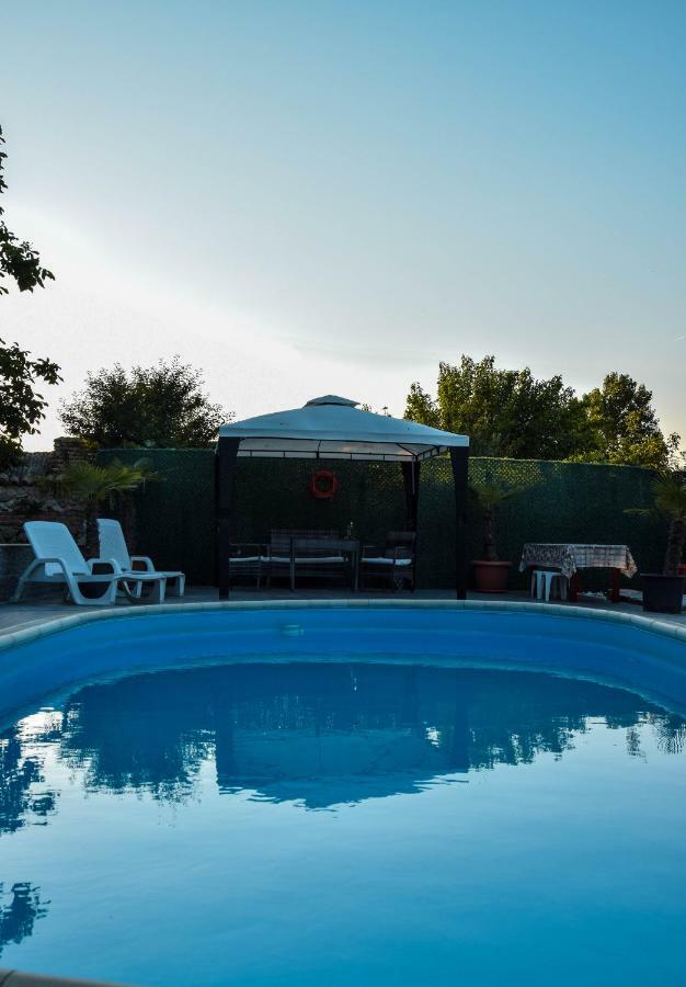 Guest House Raiski Kаt Mezek Kültér fotó